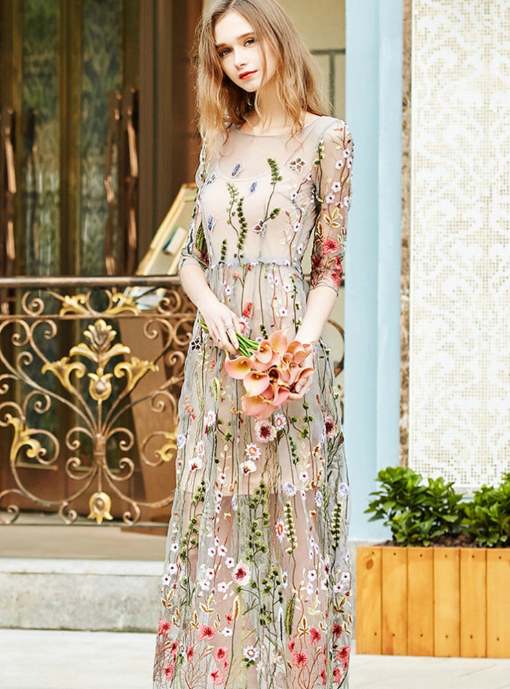 Robe longue bohème brodée en maille transparente à manches mi-longues