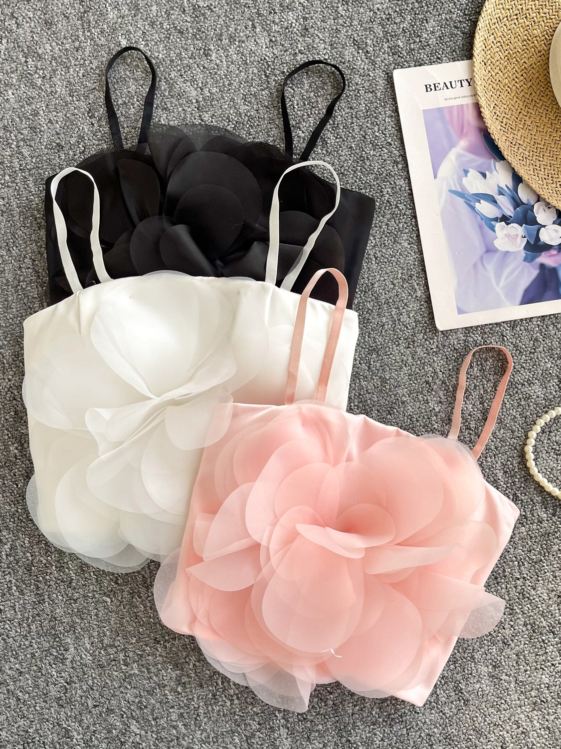 Top caraco sans manches superposé en organza fleuri
