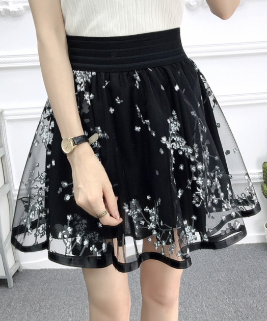 Short-culotte tendance brodé de fleurs et nœud